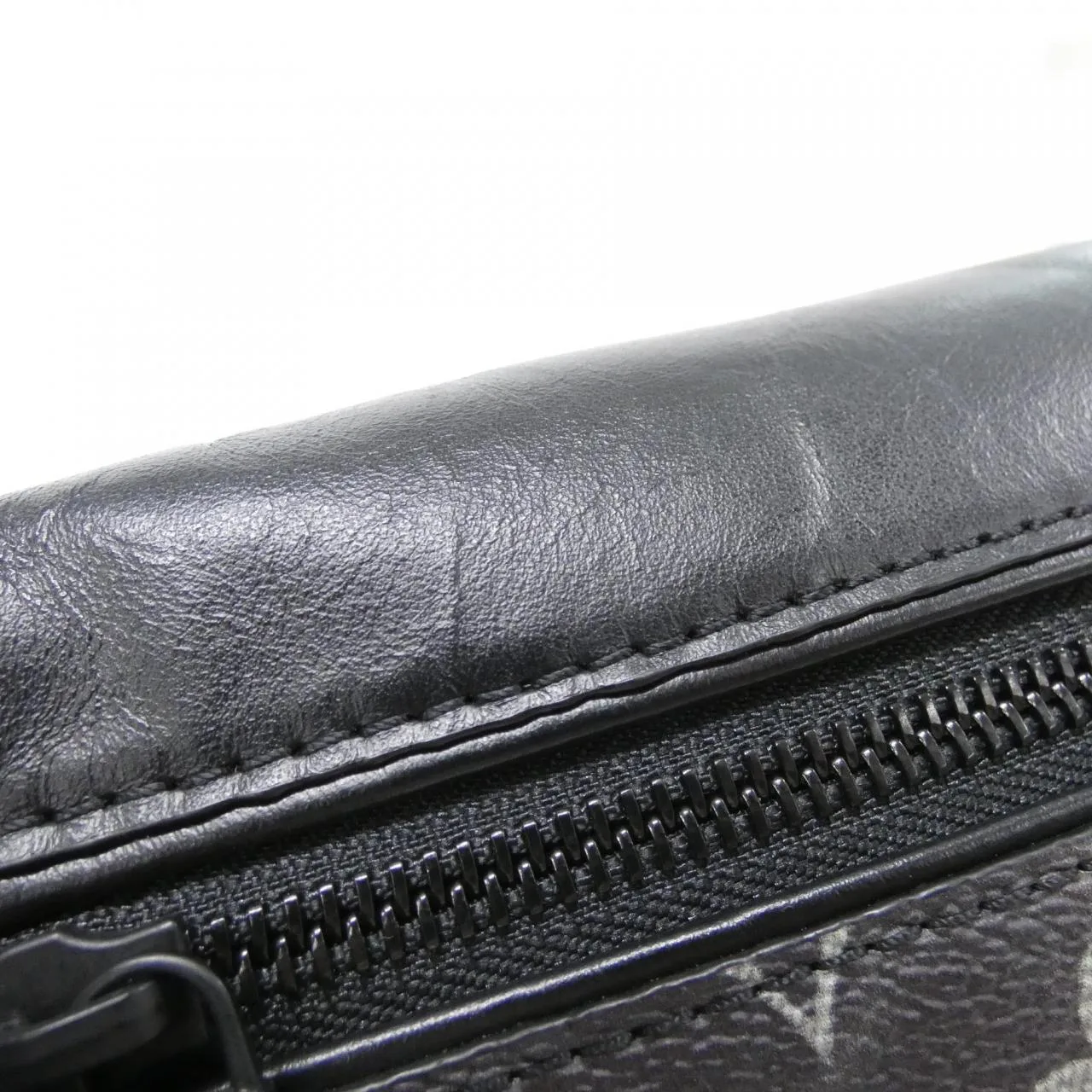 LOUIS VUITTON Discovery M44444 Shoulder Monogram 4