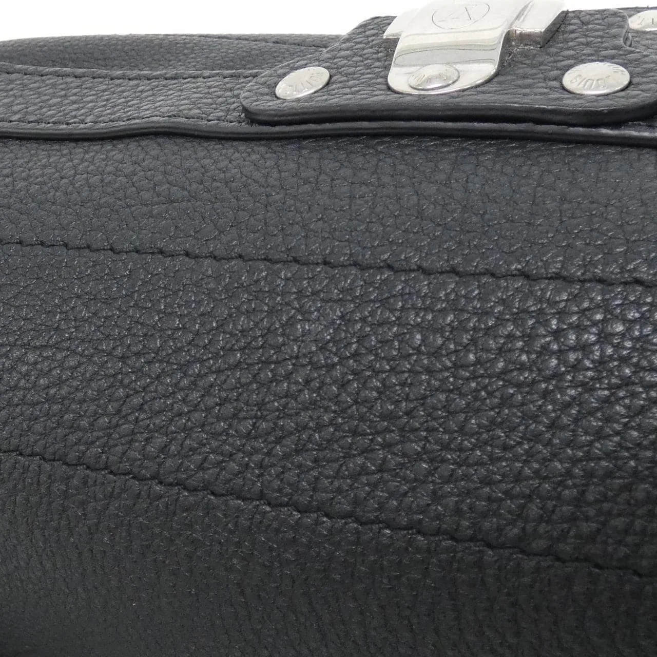 LOUIS VUITTON M11615 Shoulder 4