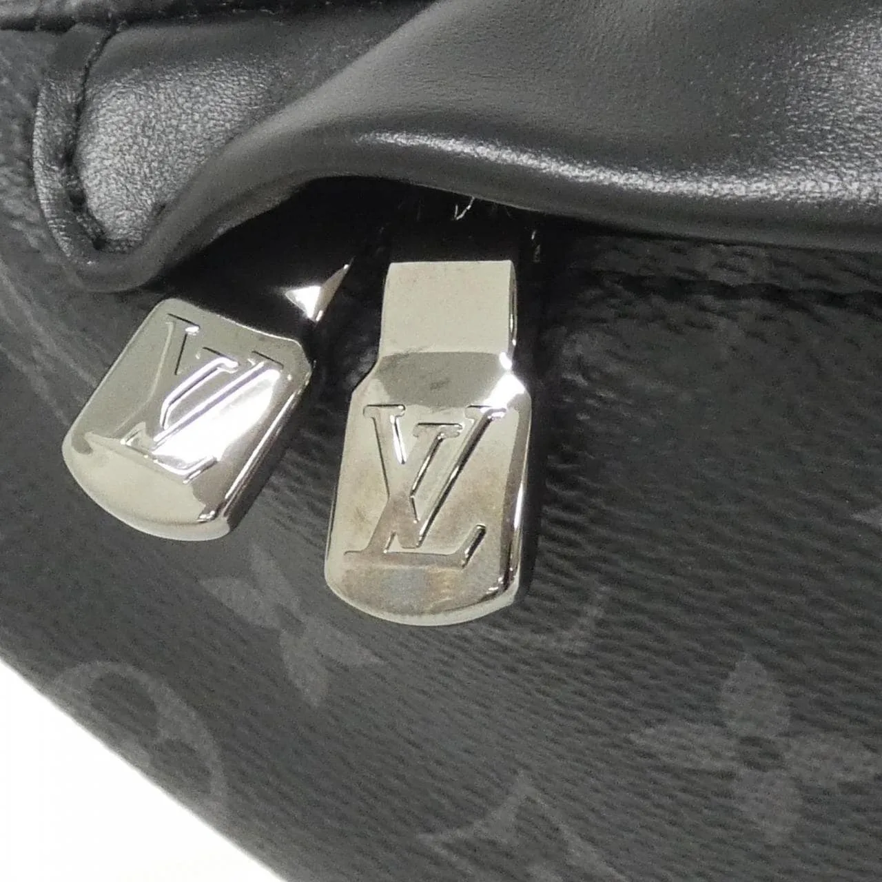 LOUIS VUITTON Discovery M46035 肩背包 Monogram 4