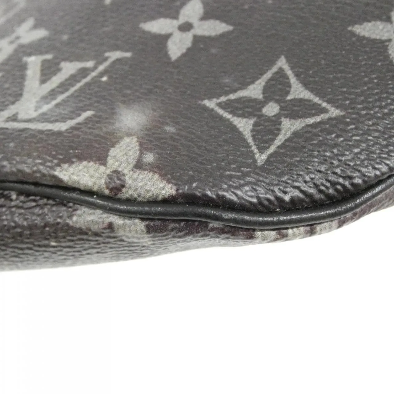 LOUIS VUITTON Discovery M44444 Shoulder Monogram 3