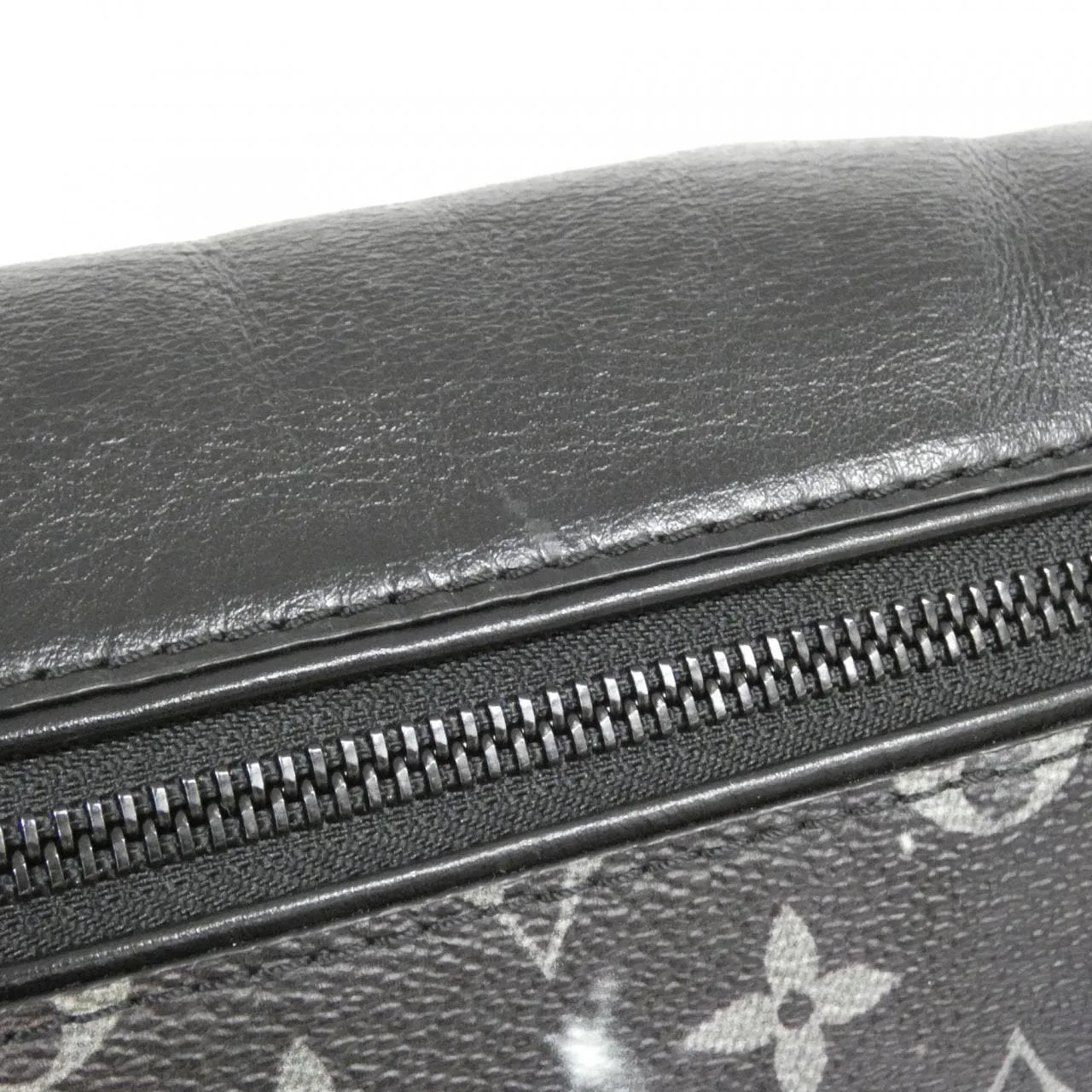 LOUIS VUITTON Discovery M44444 Shoulder Monogram 5