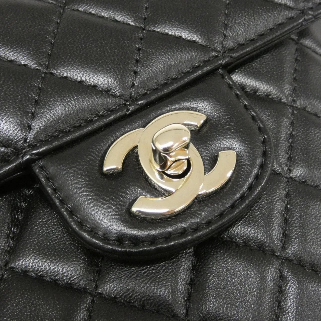 CHANEL AS5764 Shoulder Lambskin 4