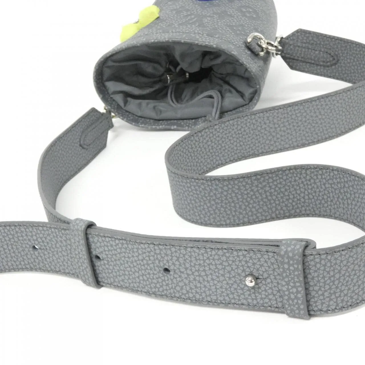 LOUIS VUITTON M81572 Pouch 5