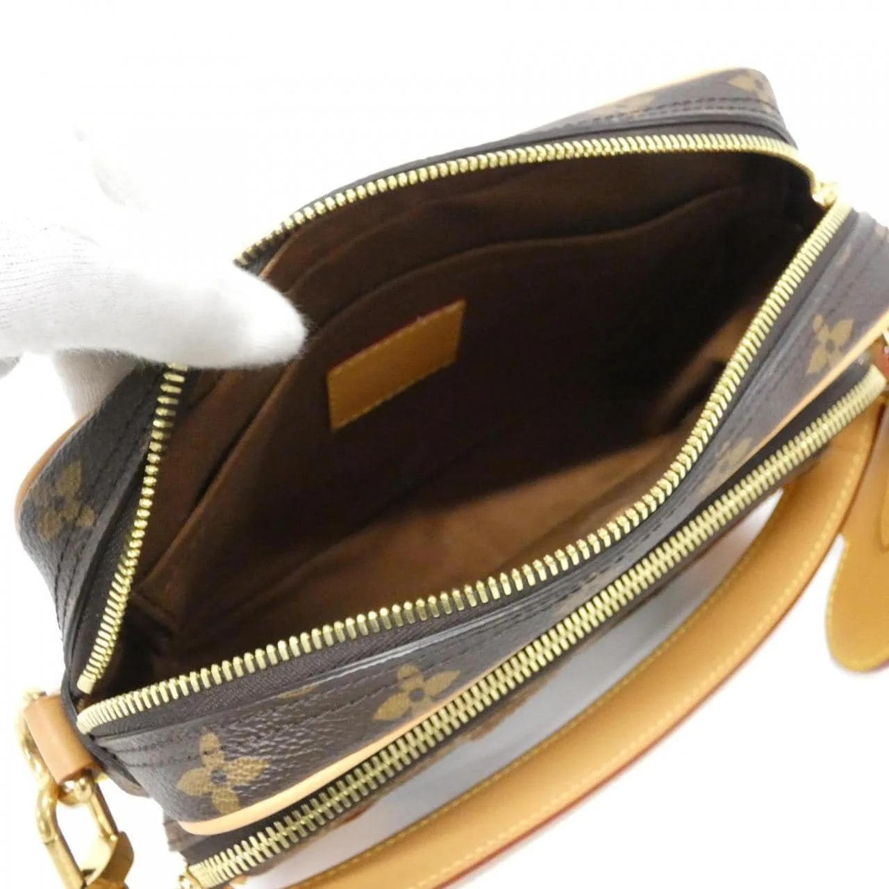 LOUIS VUITTON Nile M26068 Shoulder Monogram 5