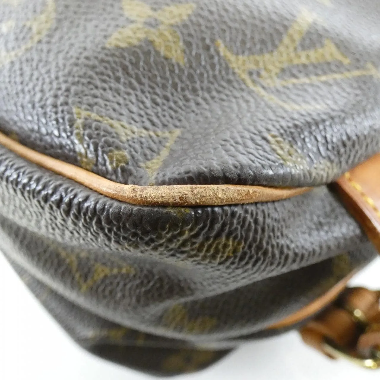 LOUIS VUITTON Saumur M42256 Shoulder Monogram 2