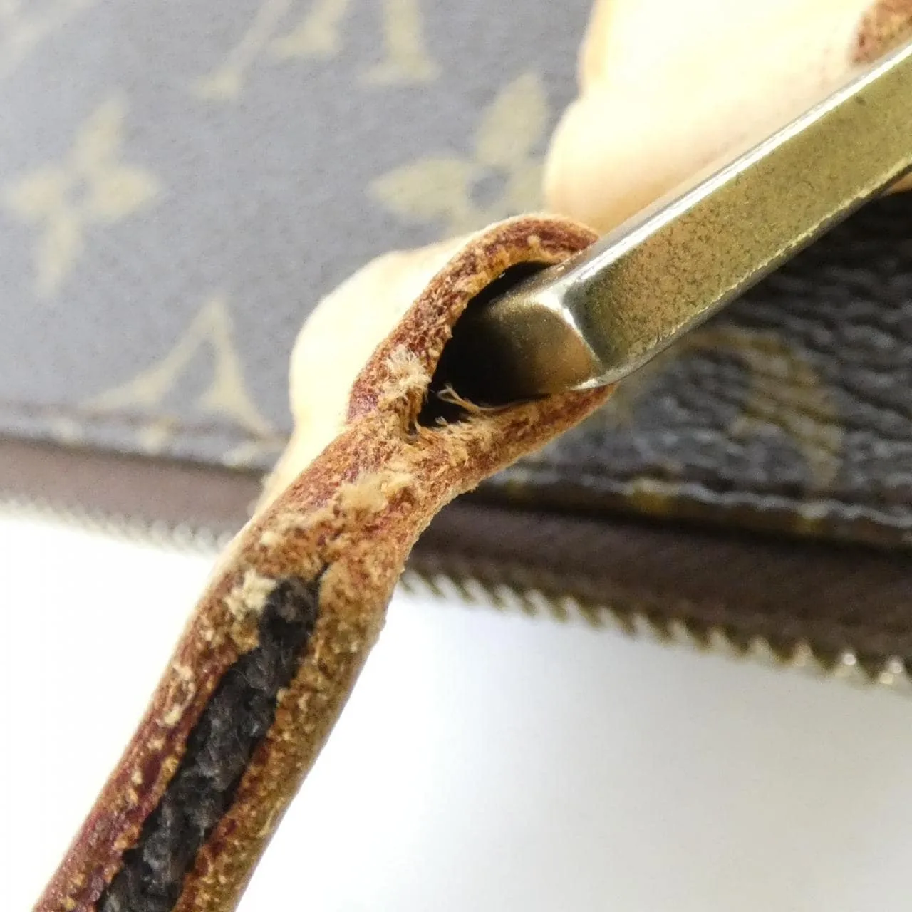LOUIS VUITTON Pochette M40044 Shoulder Monogram Black Monogram Rank B - Thumbnail 8