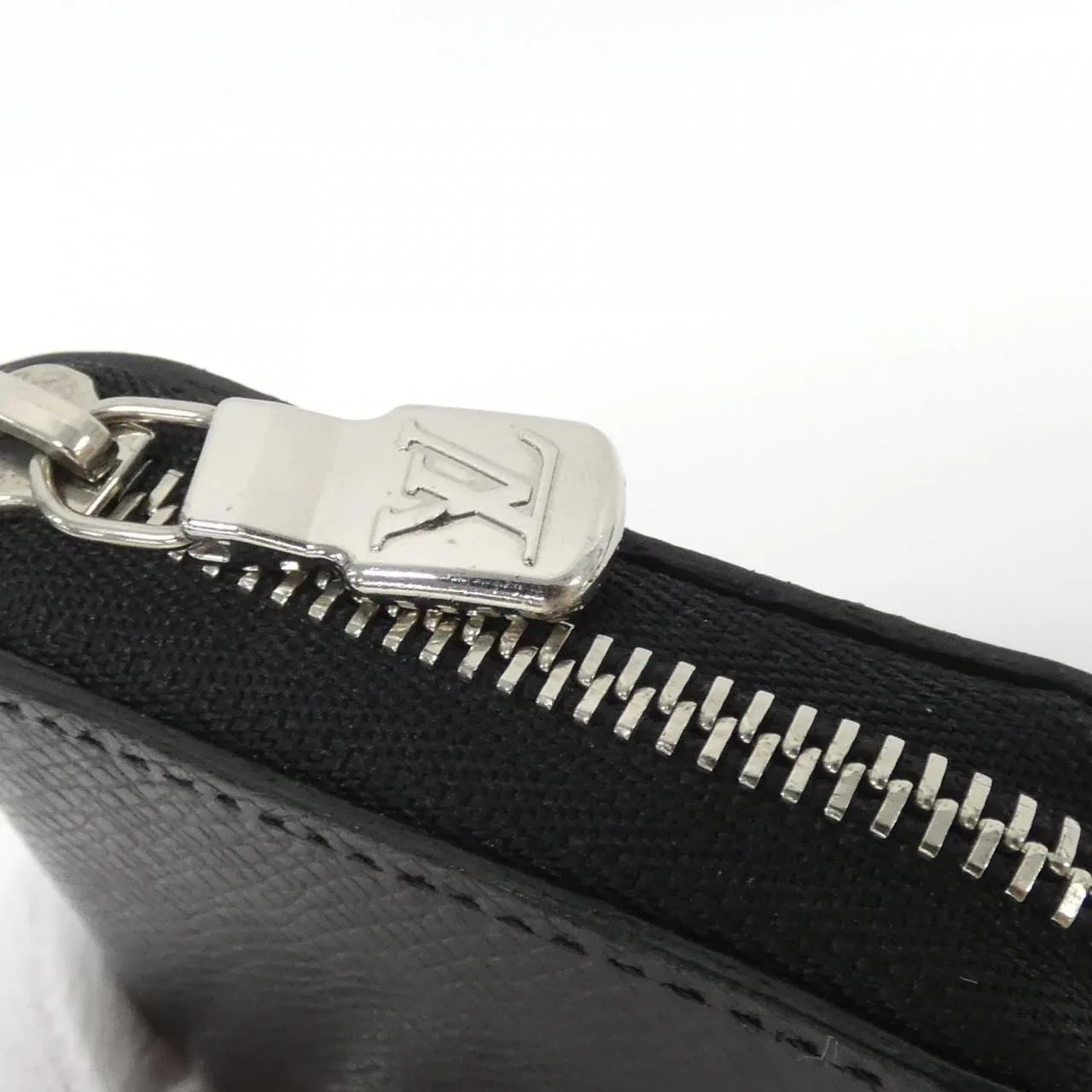 LOUIS VUITTON M30511 Coin Case 4