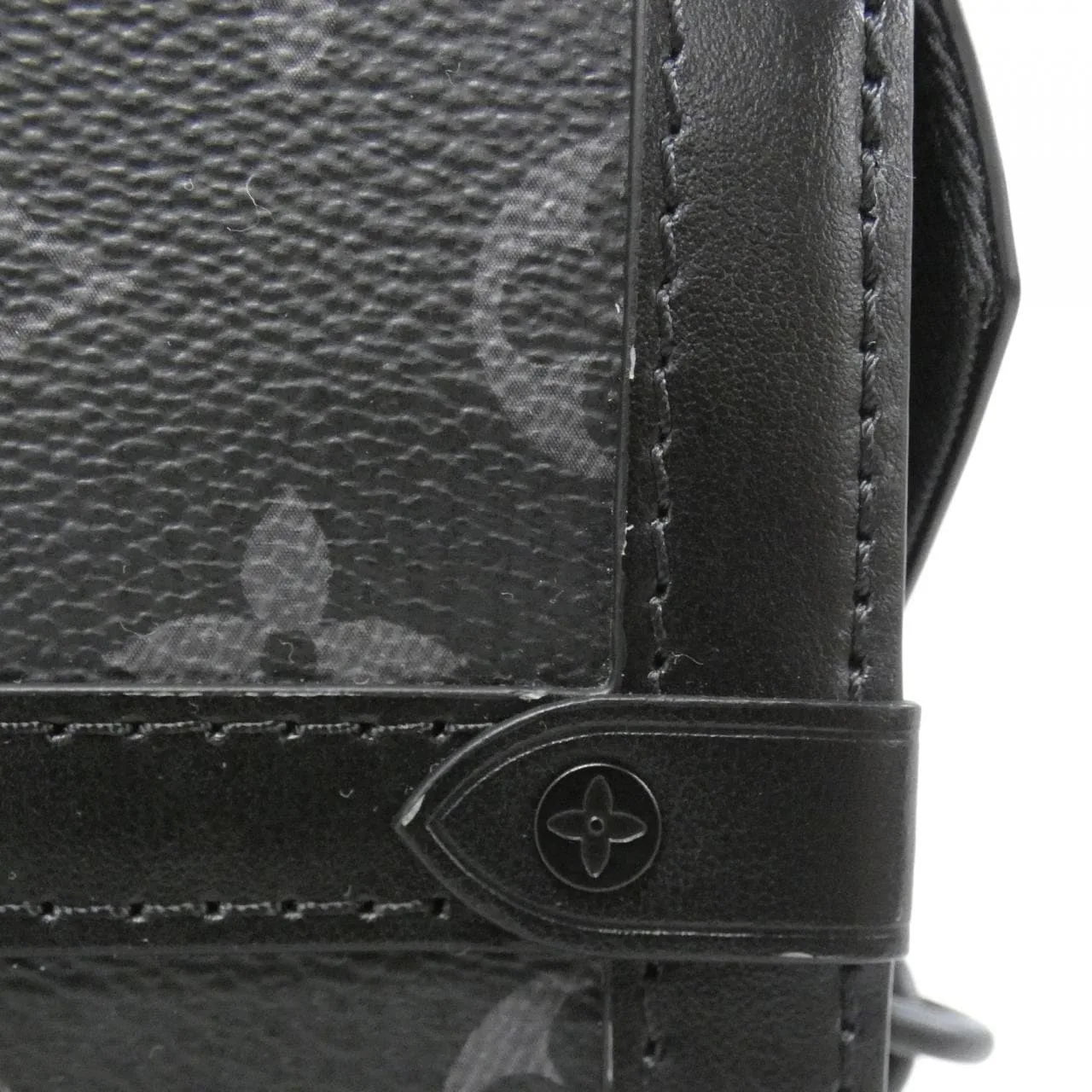 LOUIS VUITTON Eclipse M82077 肩背包 Monogram 4