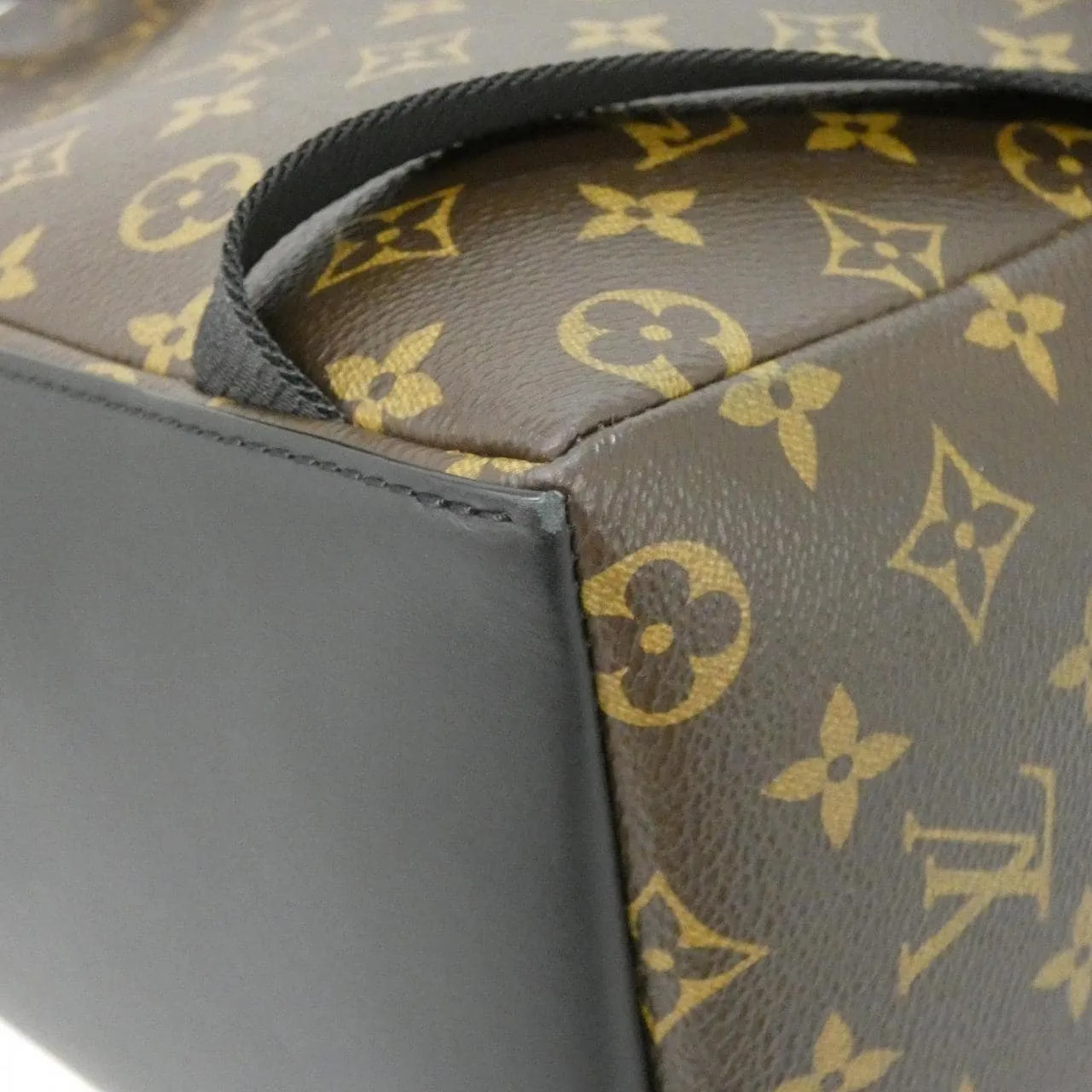 LOUIS VUITTON Discovery M46684 背包 Monogram 3