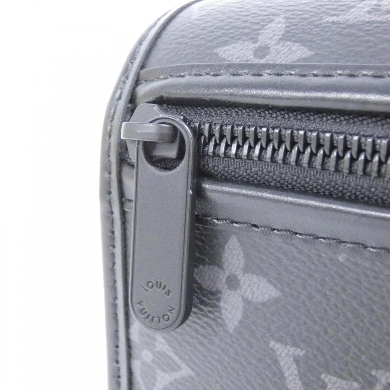 LOUIS VUITTON Eclipse M12599 肩背包 Monogram 4