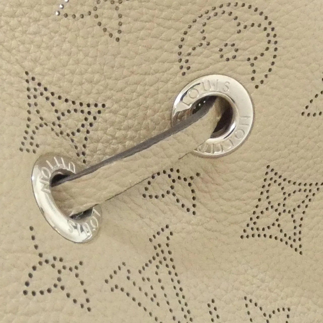 LOUIS VUITTON Mahina M57201 肩背包 4