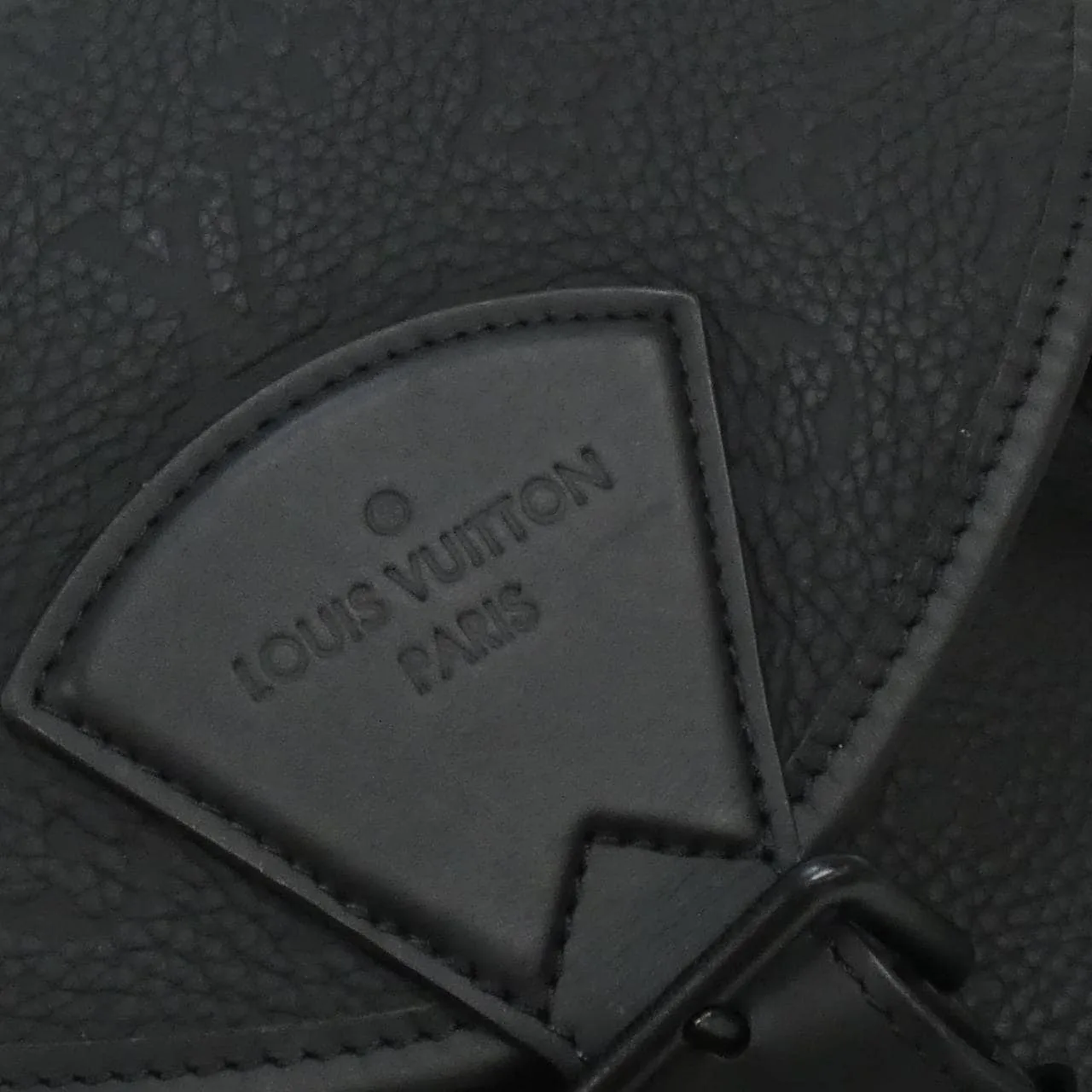 LOUIS VUITTON Montsouris M23127 背包 Monogram 5
