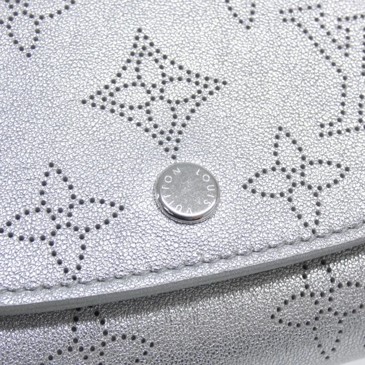 LOUIS VUITTON Mahina M26706 銀包 4