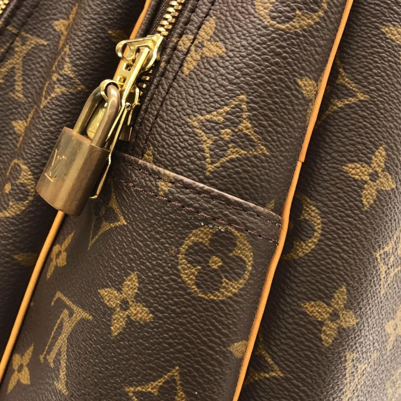 LOUIS VUITTON M41399 Boston Monogram 4