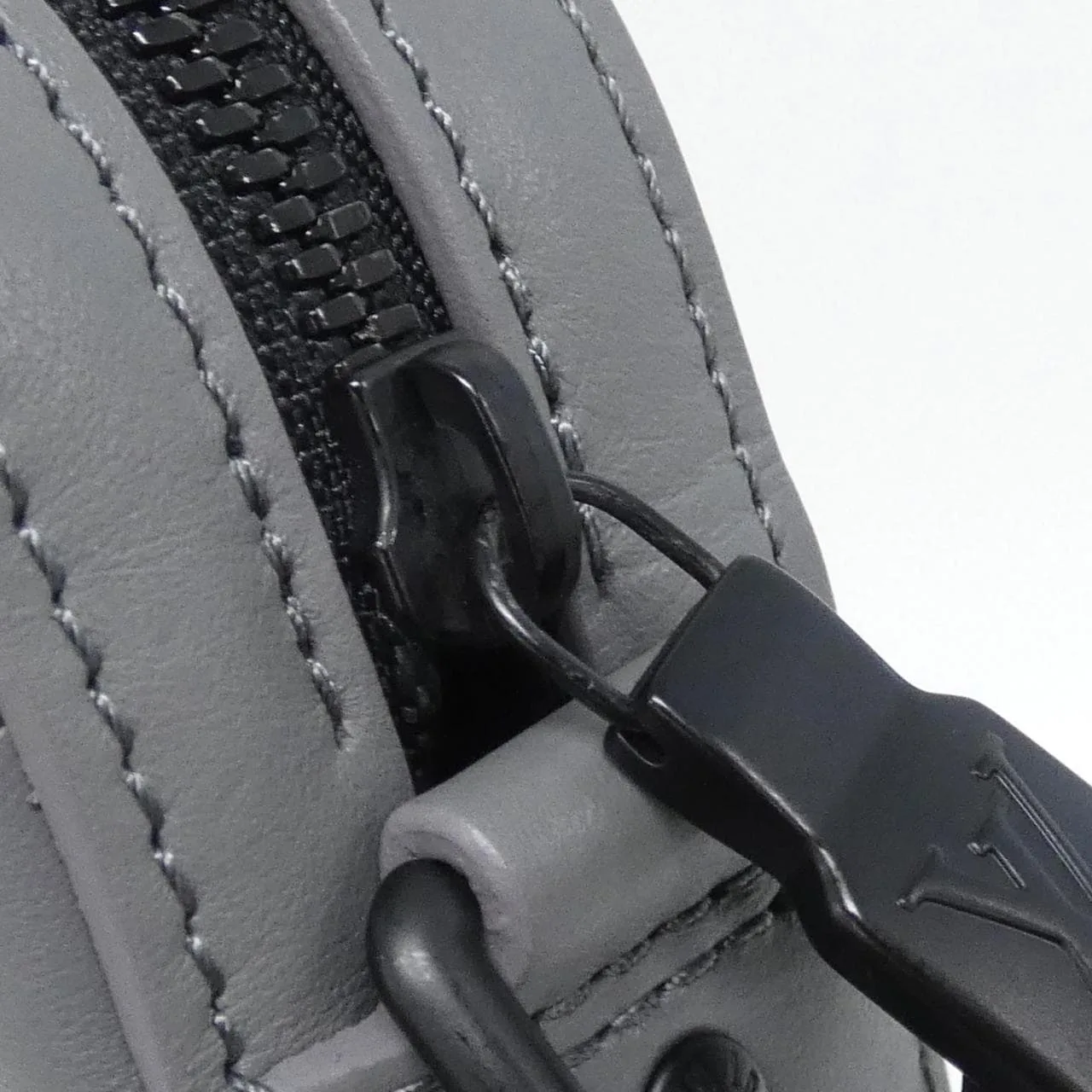 LOUIS VUITTON M46104 Shoulder Monogram Black Monogram - Thumbnail 4