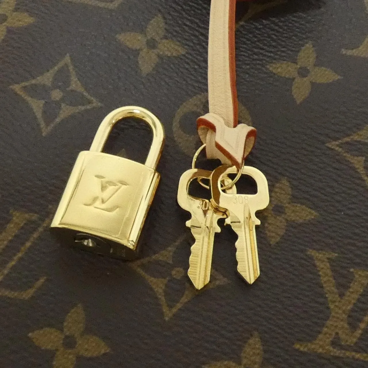 LOUIS VUITTON Alma M47132 Backpack Monogram Black Monogram - Thumbnail 4