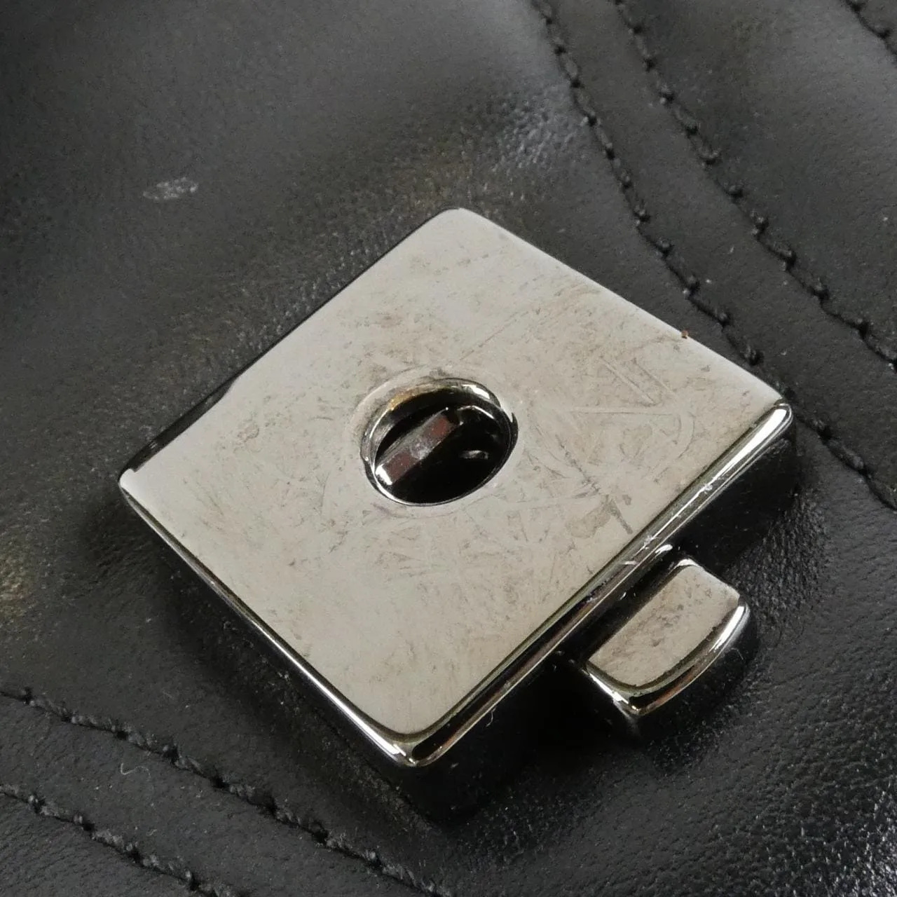 GUCCI GG Marmont 443497 DTDFV 肩背包 皮革 黑色 皮革 中古品B - 縮圖 9