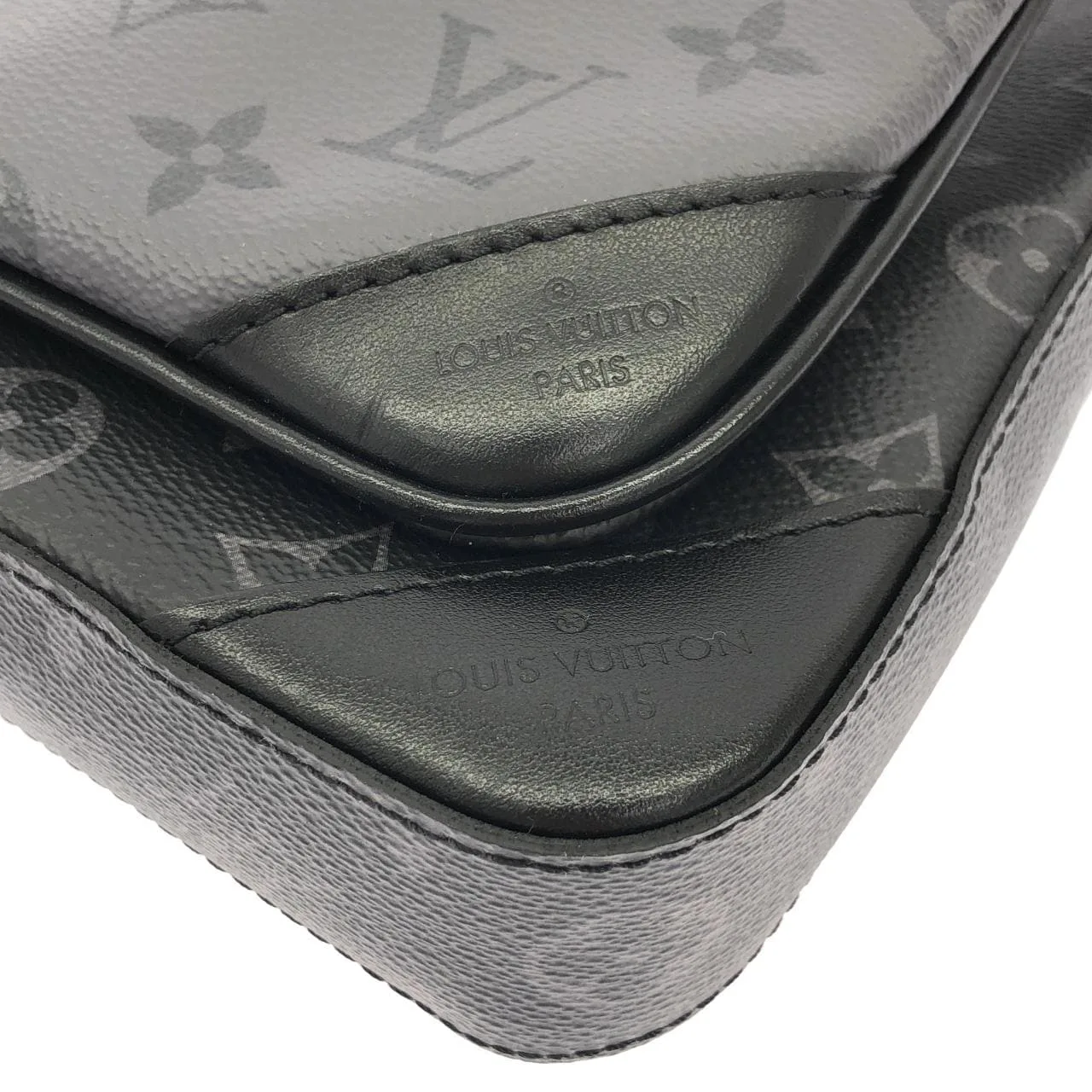 LOUIS VUITTON Eclipse M69443 肩背包 Monogram 3