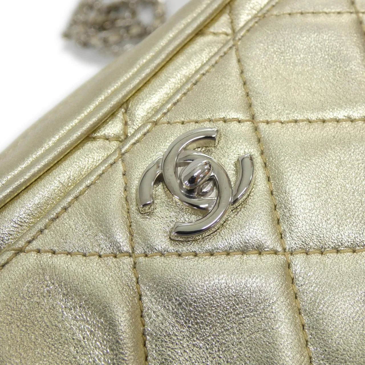 CHANEL 肩背包 羊皮 金色 羊皮 中古品B - 縮圖 6