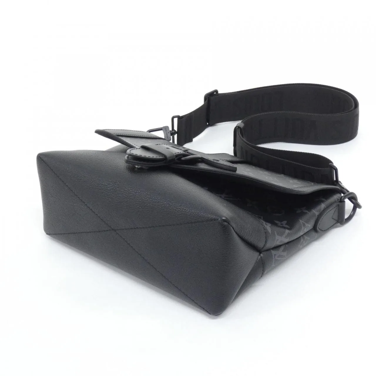 LOUIS VUITTON Eclipse M45911 肩背包 Monogram 3