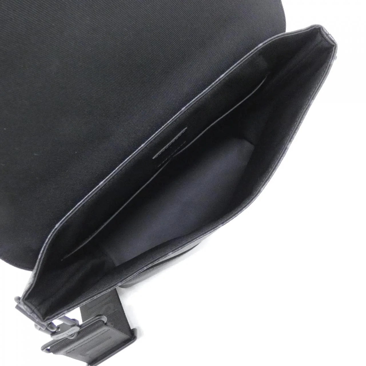 LOUIS VUITTON Eclipse M45911 肩背包 Monogram 5