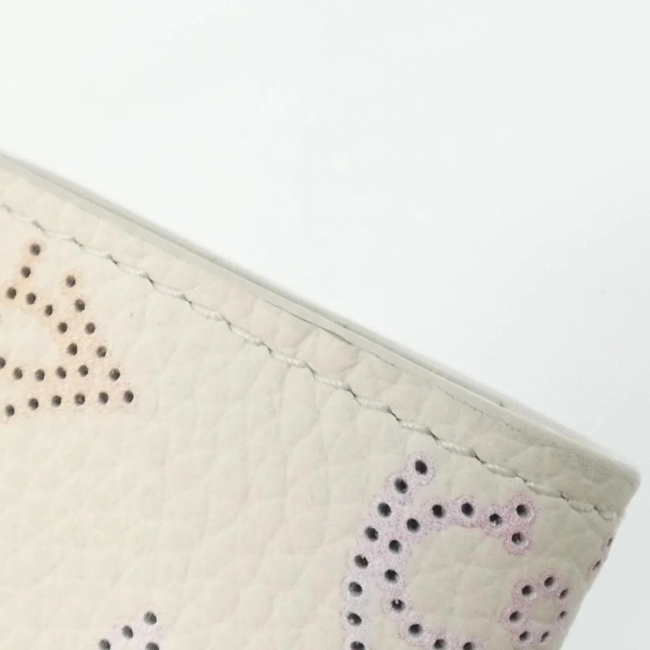 LOUIS VUITTON Mahina M25640 銀包 米色 中古品A - 縮圖 4
