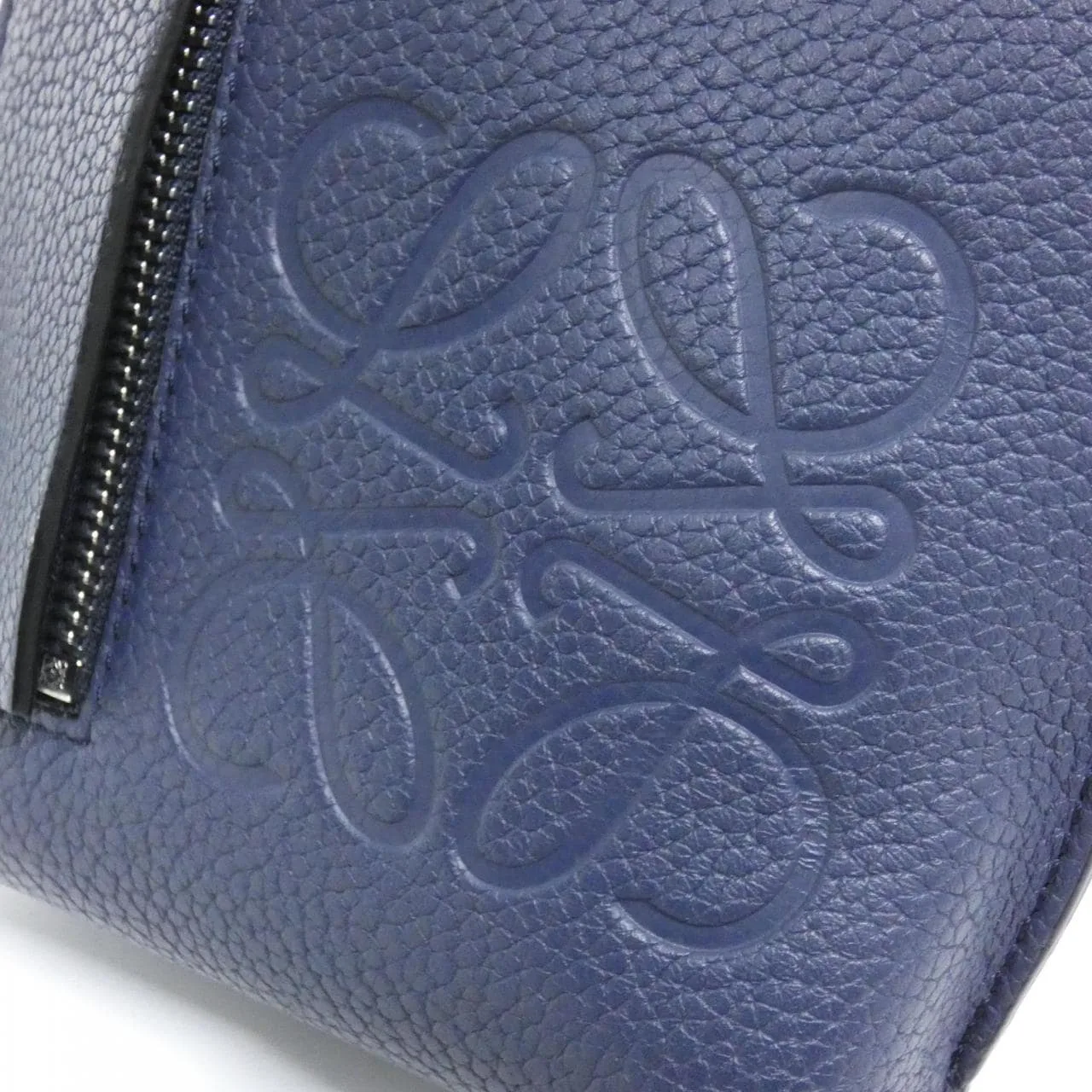 LOEWE C500P02X02 肩背包