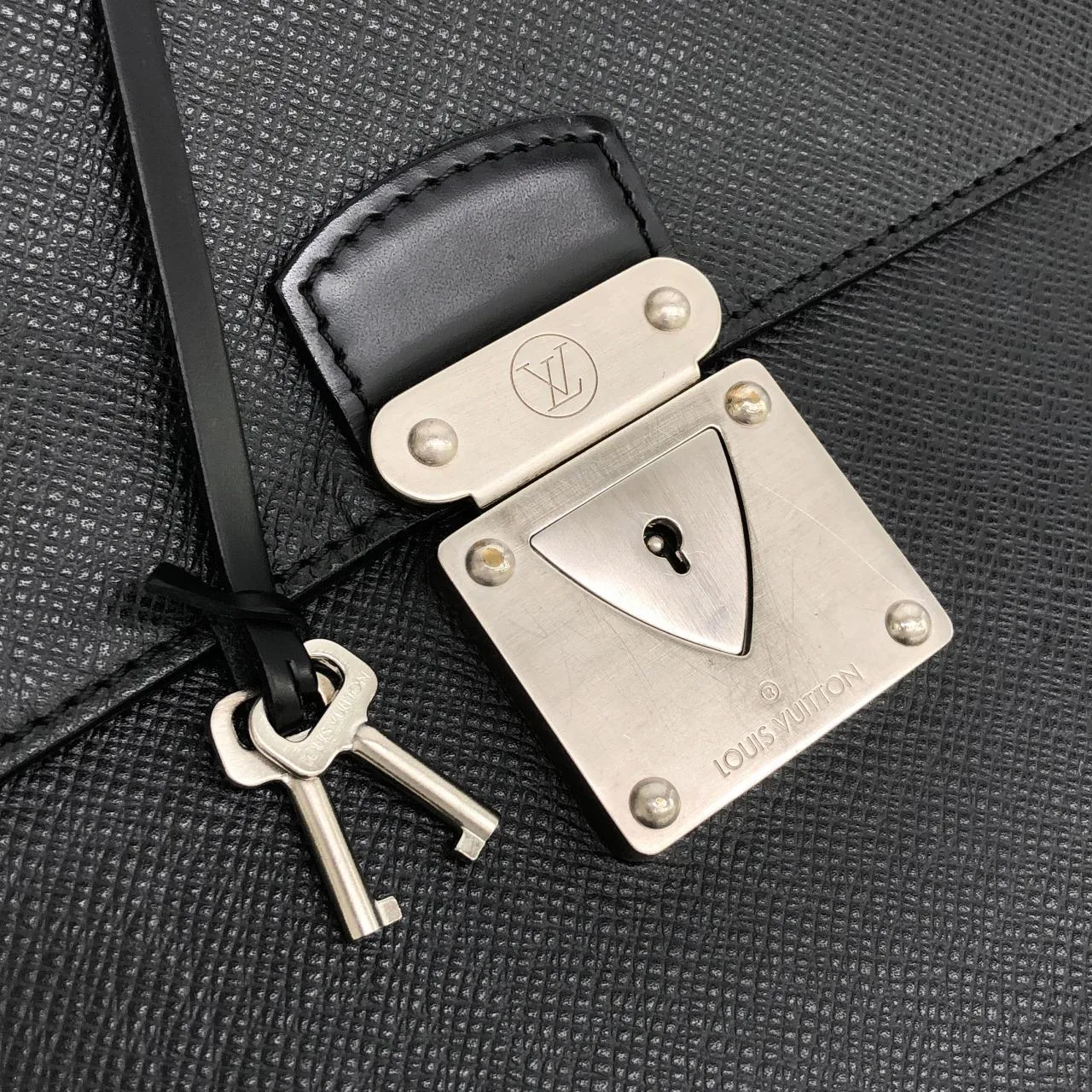 LOUIS VUITTON M31092 Handbag 5