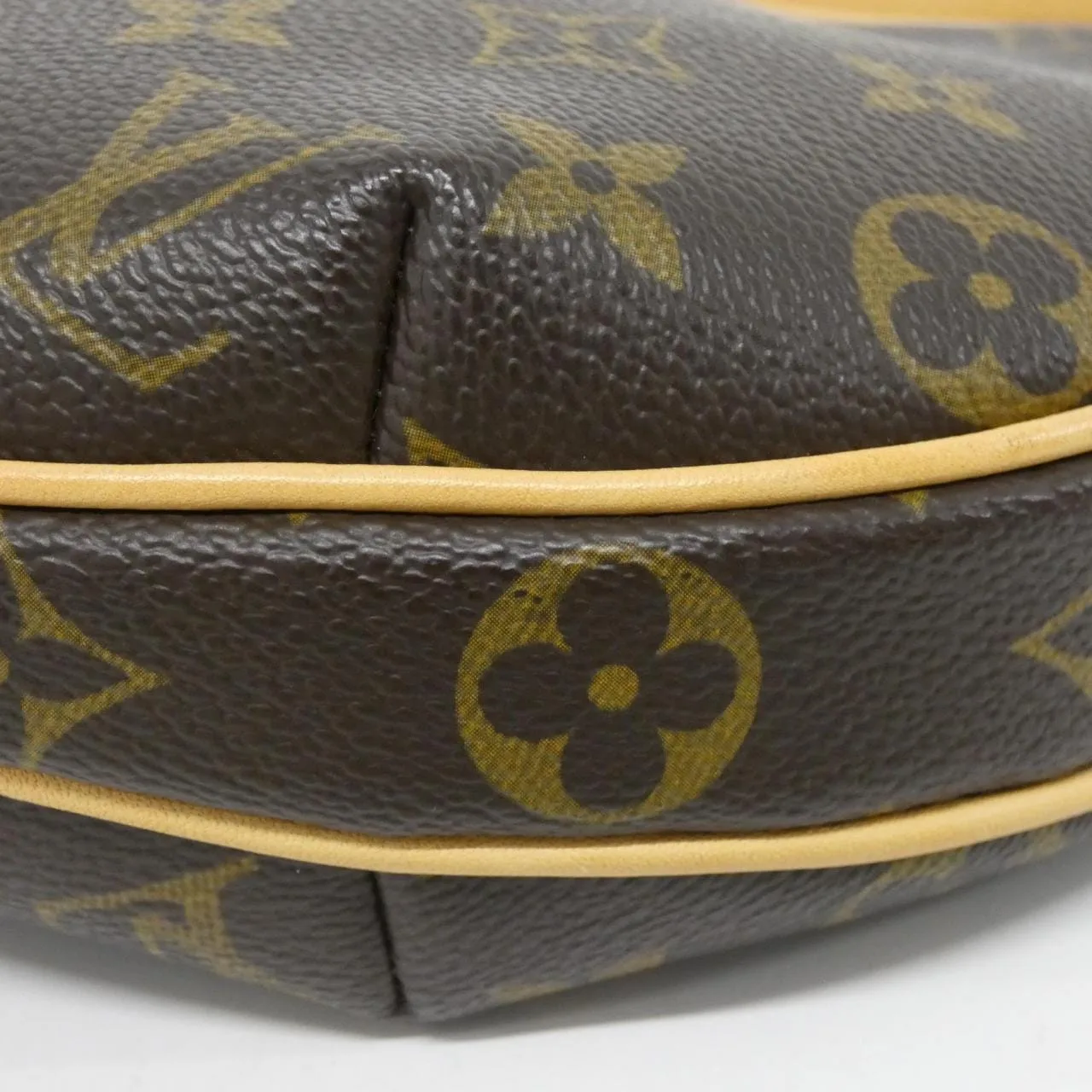 LOUIS VUITTON Pochette M51510 Shoulder Monogram 2