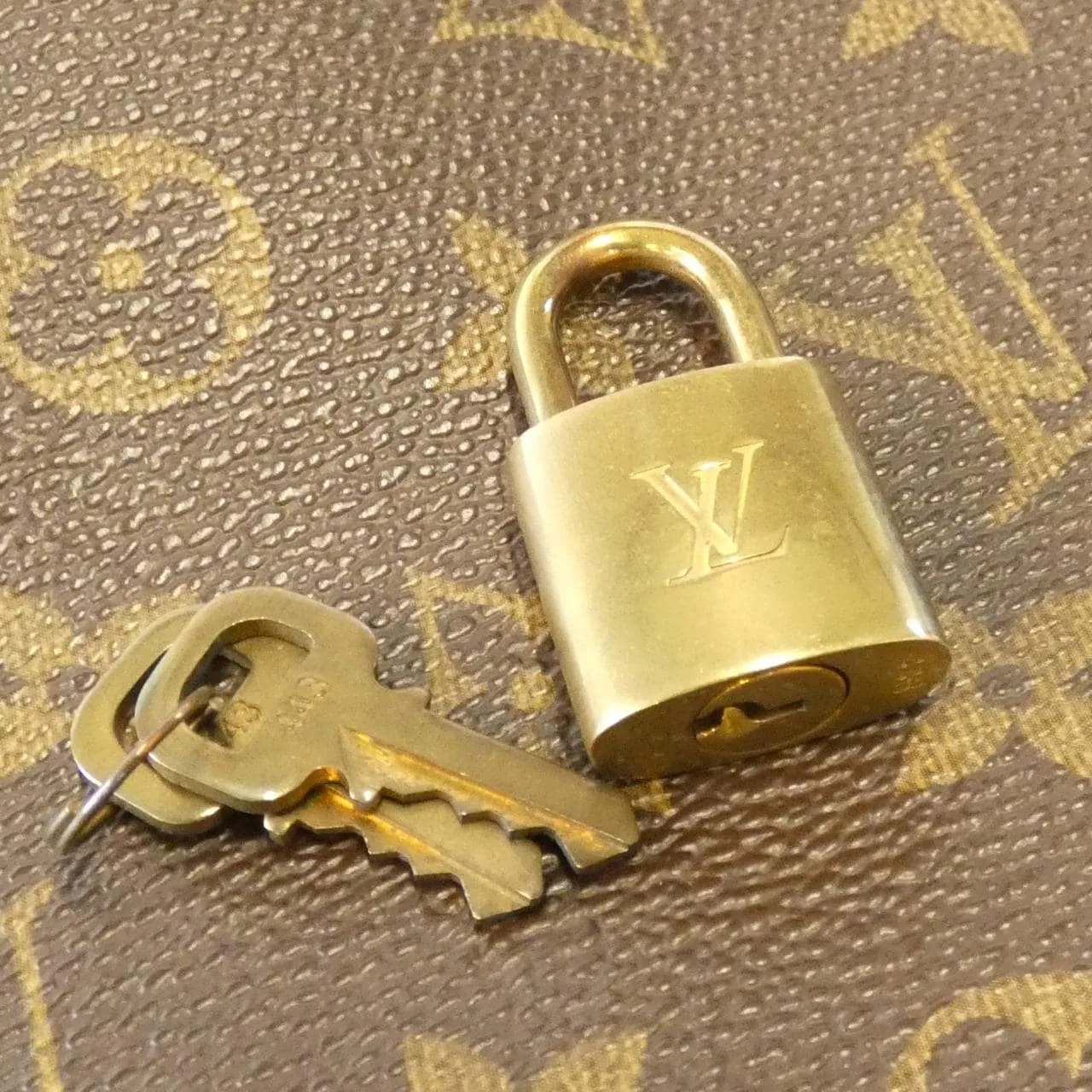 LOUIS VUITTON M95566 Shoulder Monogram Black Monogram Rank B - Thumbnail 4