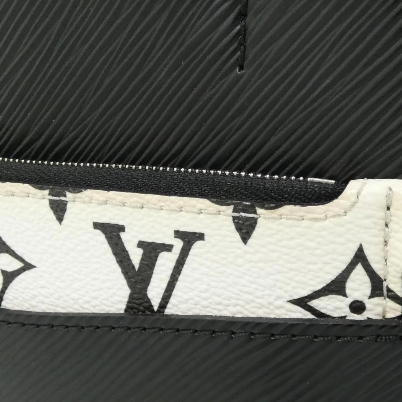 LOUIS VUITTON M59954 Tote Epi 4