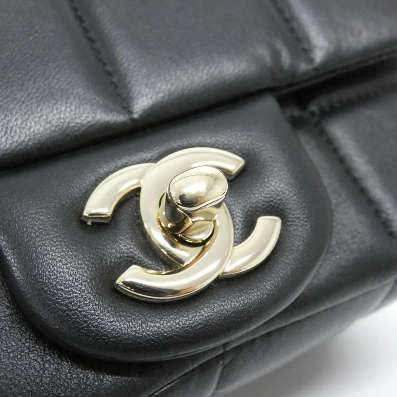 CHANEL Chanel 22 AS3744 Shoulder Lambskin 4