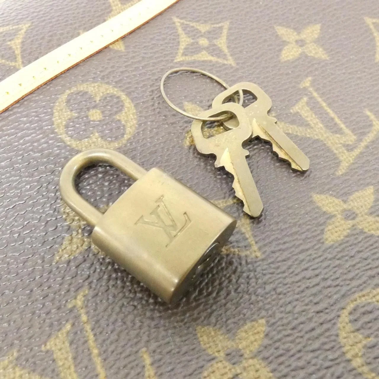 LOUIS VUITTON M47270 Handbag Monogram 4