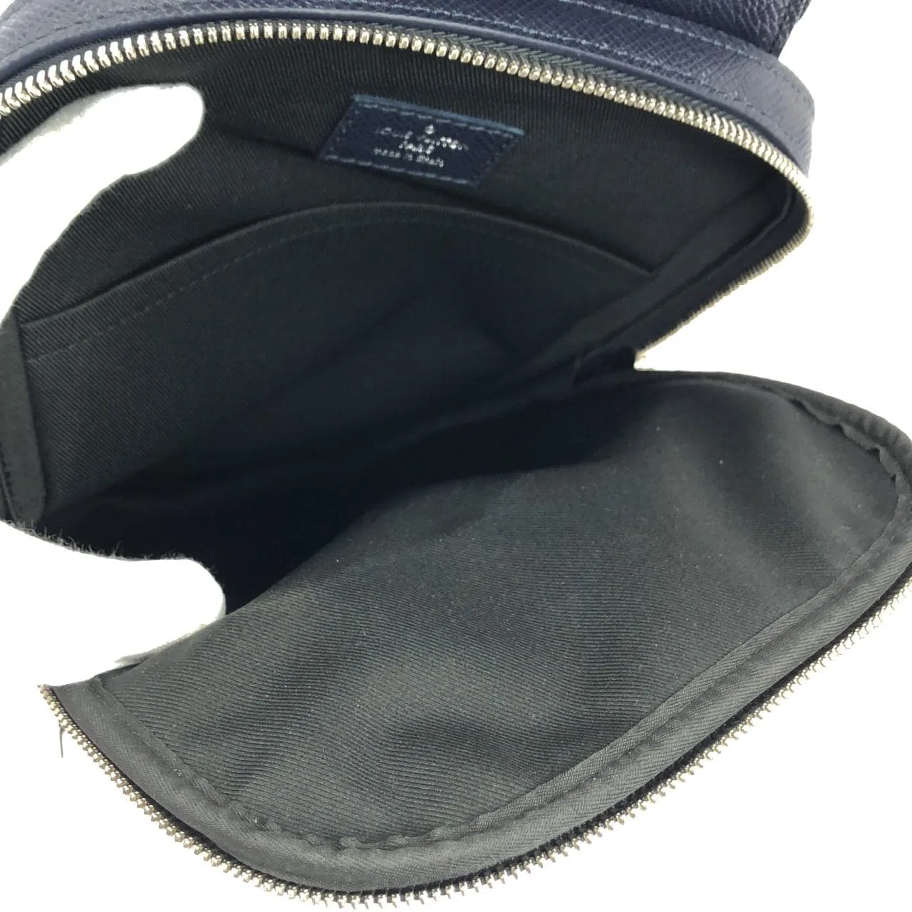LOUIS VUITTON Avenue M30971 Shoulder Blue Rank A - Thumbnail 6