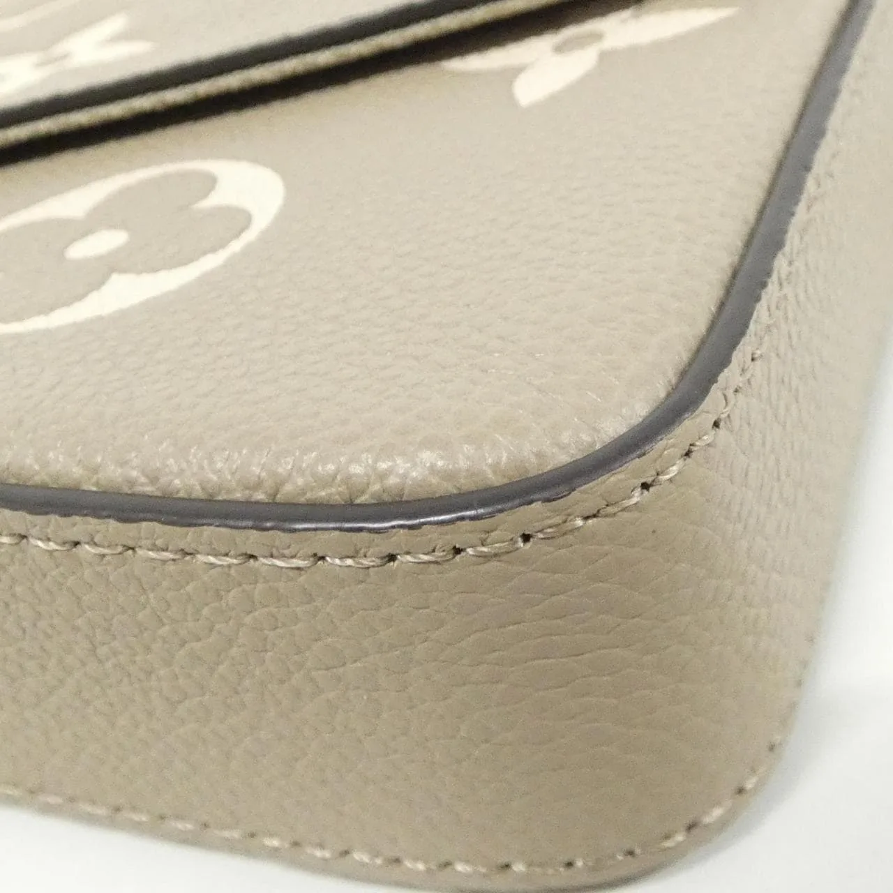LOUIS VUITTON Pochette M69977 Shoulder Monogram 黑色 Monogram 中古品A - 縮圖 3