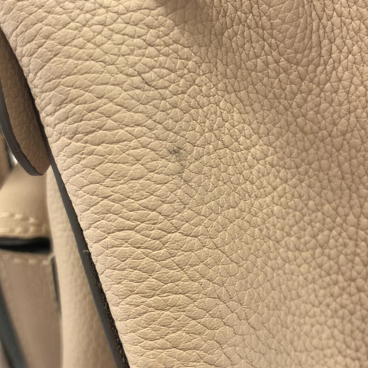 LOUIS VUITTON M57688 肩背包 4