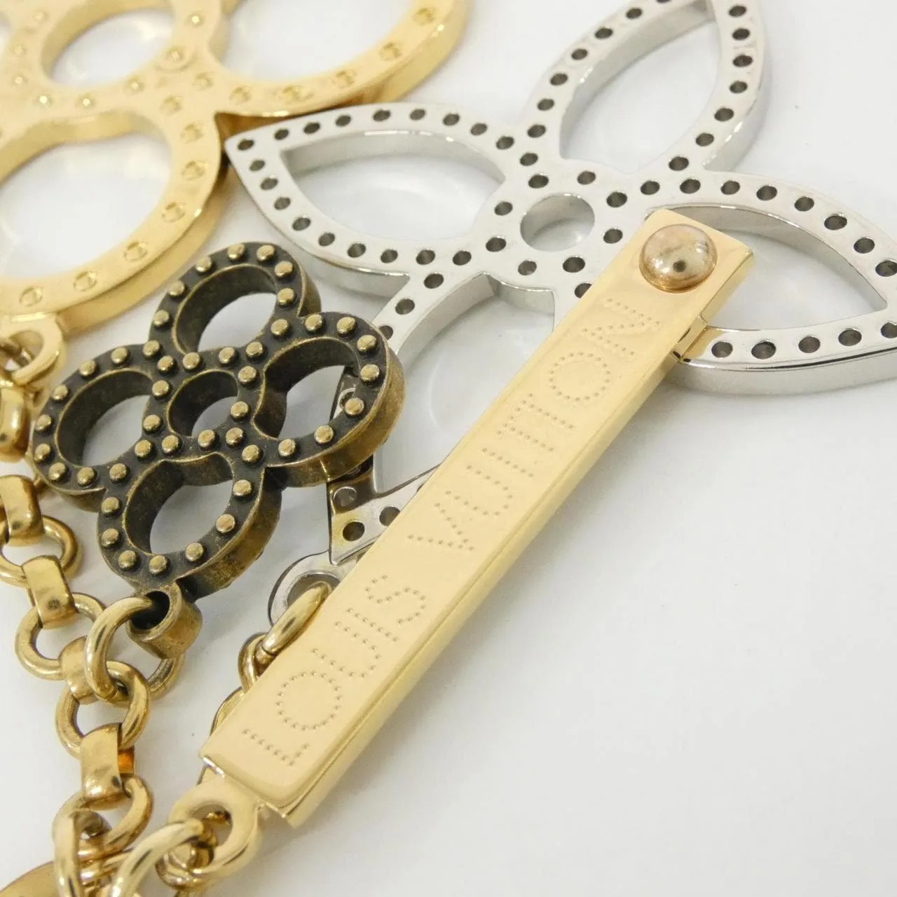 LOUIS VUITTON M65090 Key Case 2