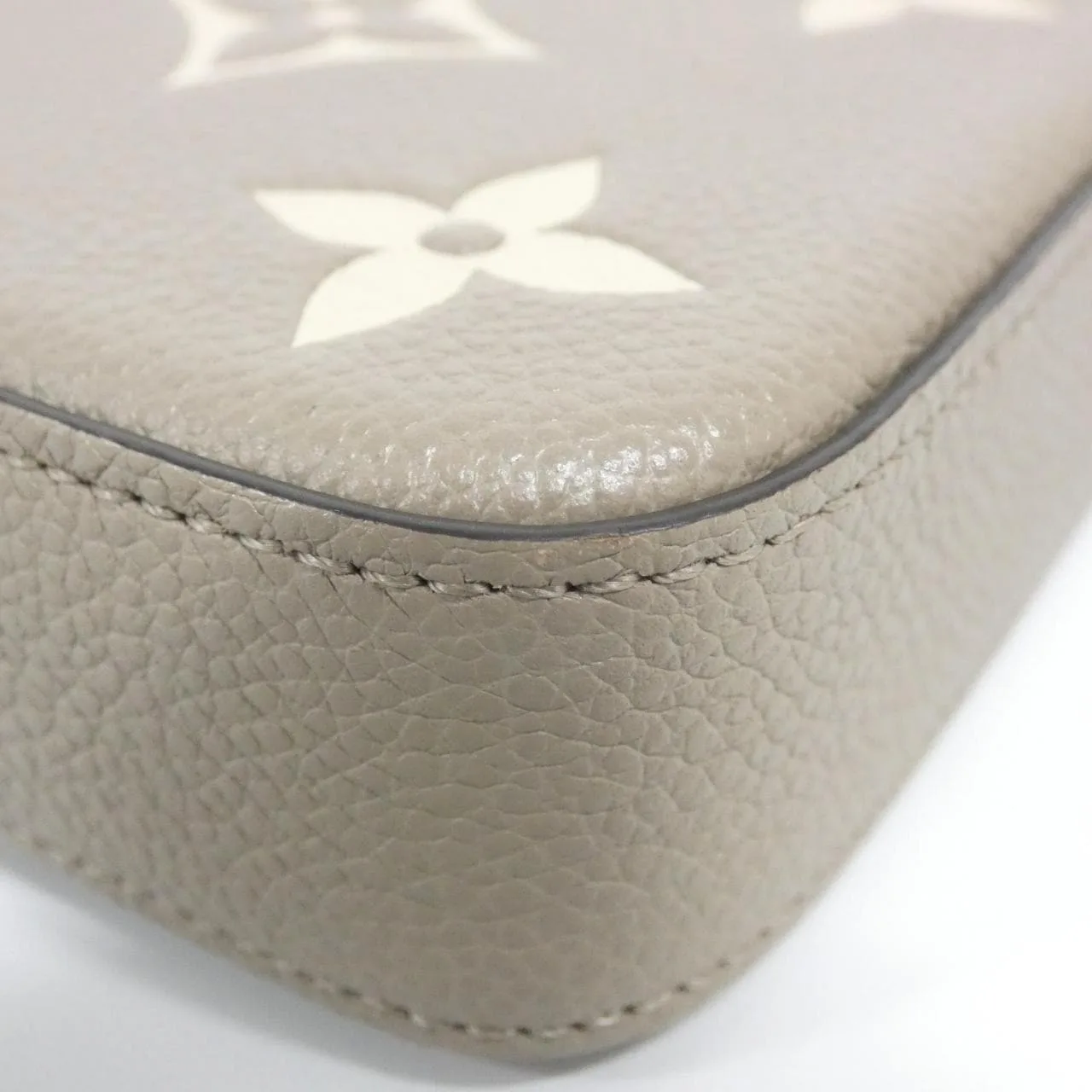 LOUIS VUITTON Pochette M69977 Shoulder Monogram 黑色 Monogram 中古品A - 縮圖 3
