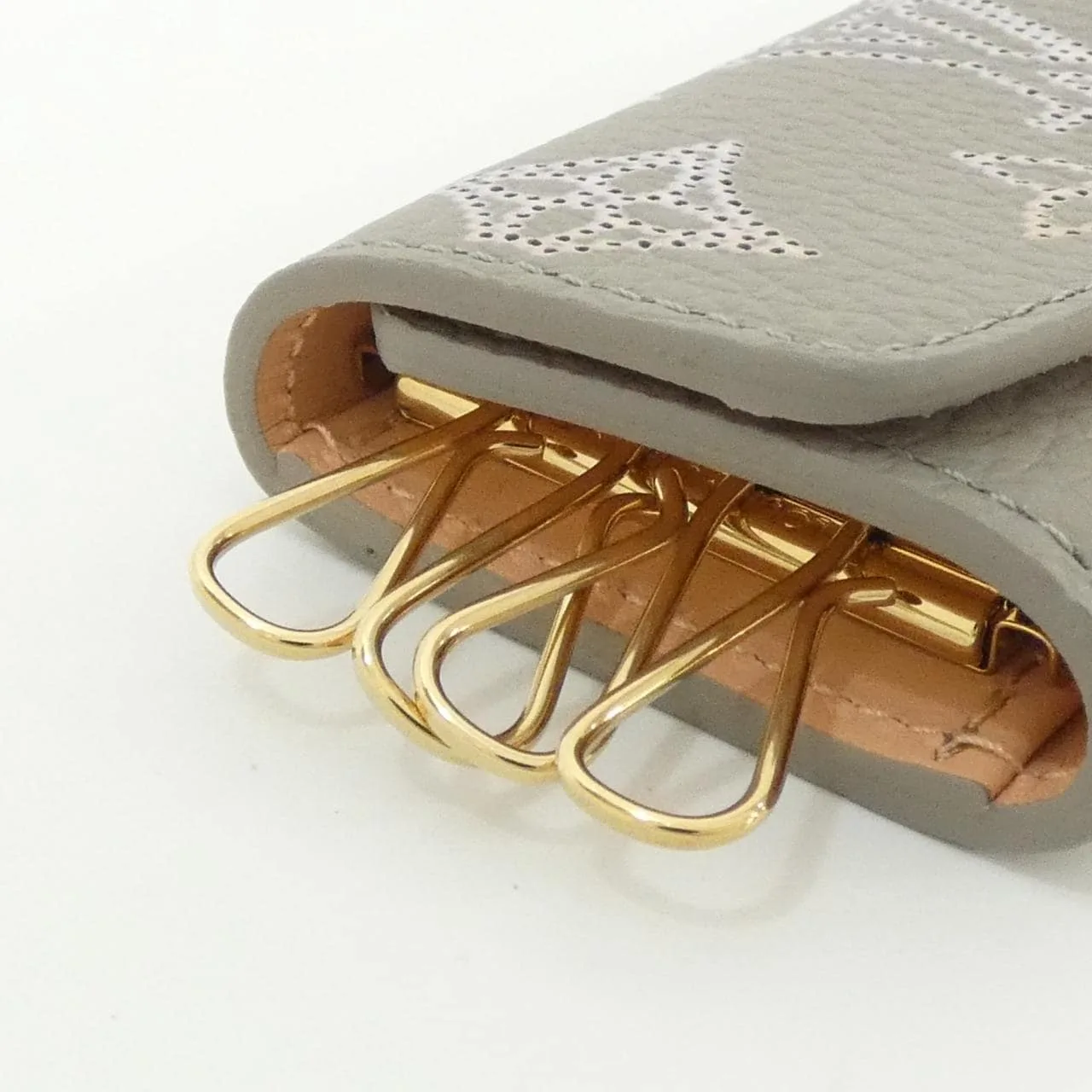 LOUIS VUITTON Mahina M82648 鎖匙包 2