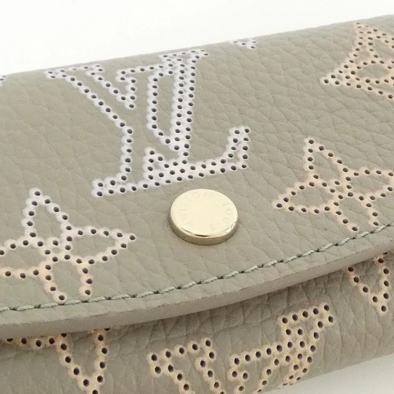 LOUIS VUITTON Mahina M82648 鎖匙包 3