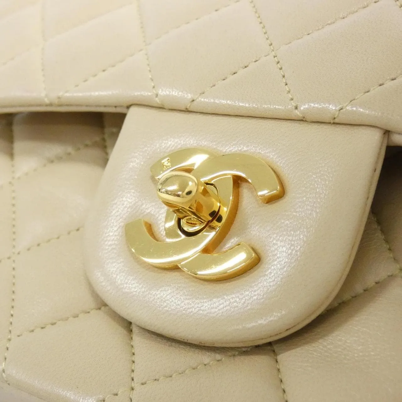 CHANEL Matelasse 1113 Shoulder Lambskin 4