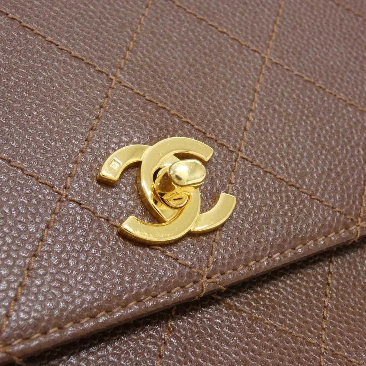 CHANEL 08874 肩背包 魚子醬皮 4