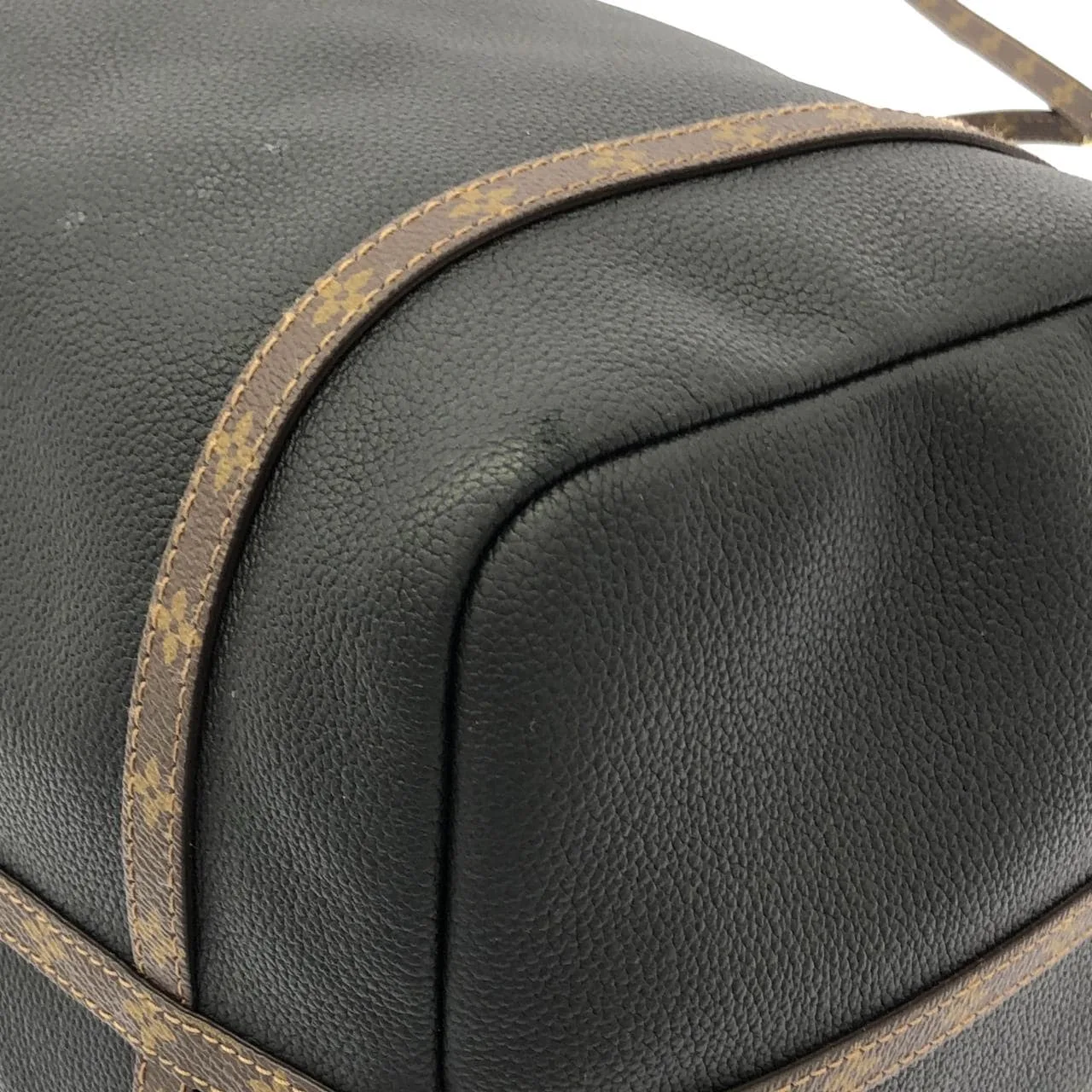LOUIS VUITTON M26037 肩背包 3