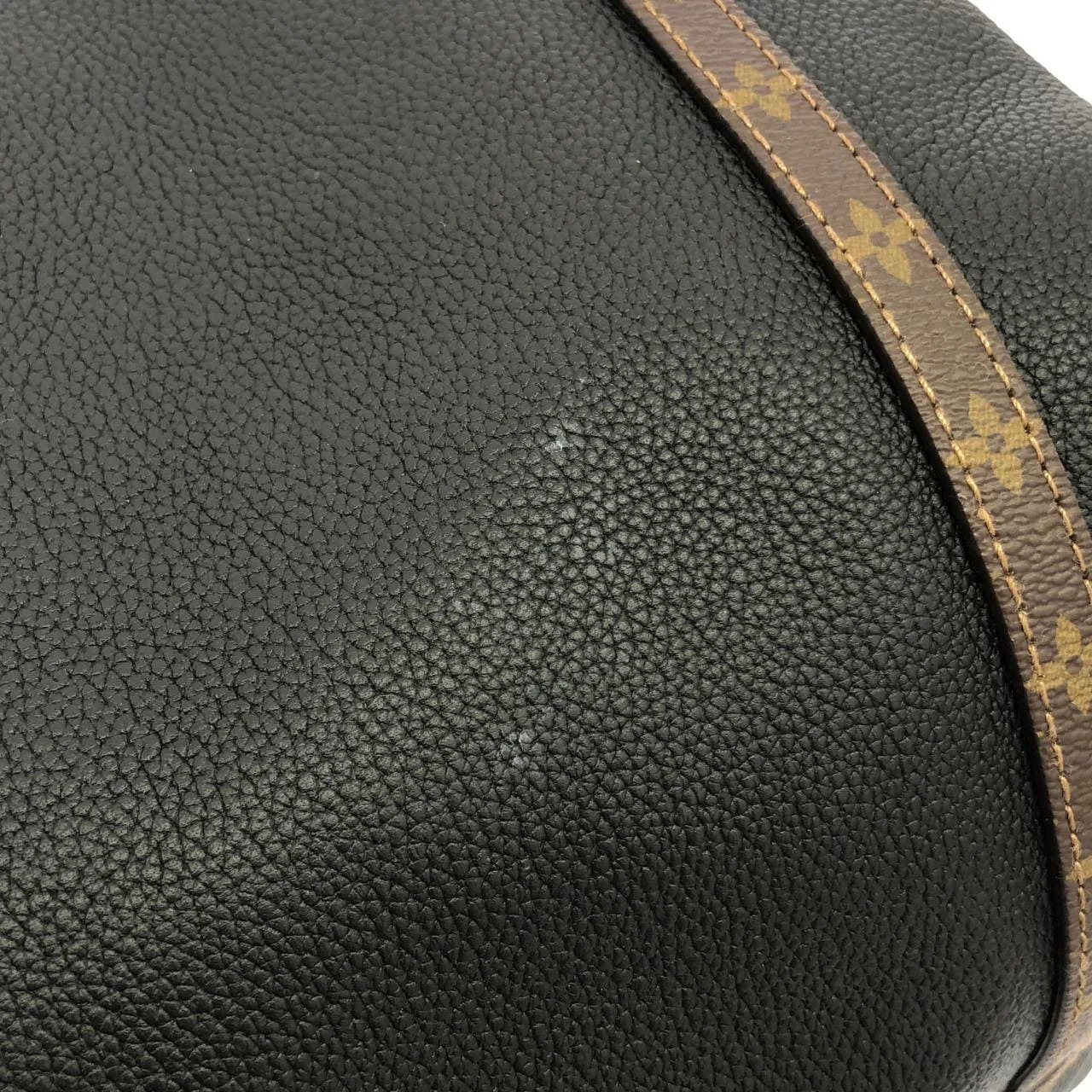 LOUIS VUITTON M26037 肩背包 5