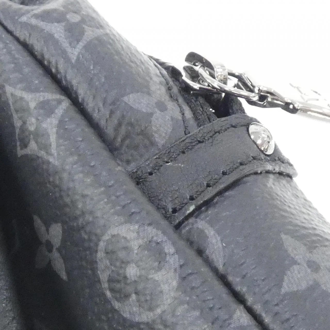 LOUIS VUITTON Eclipse M61964 Key Case Monogram 4