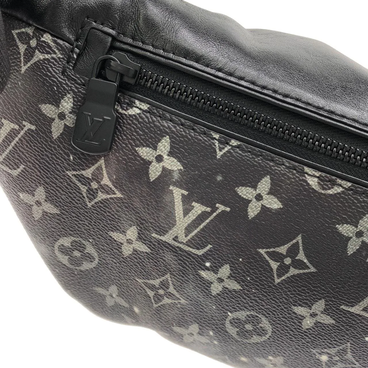 LOUIS VUITTON Discovery M44444 Shoulder Monogram 4