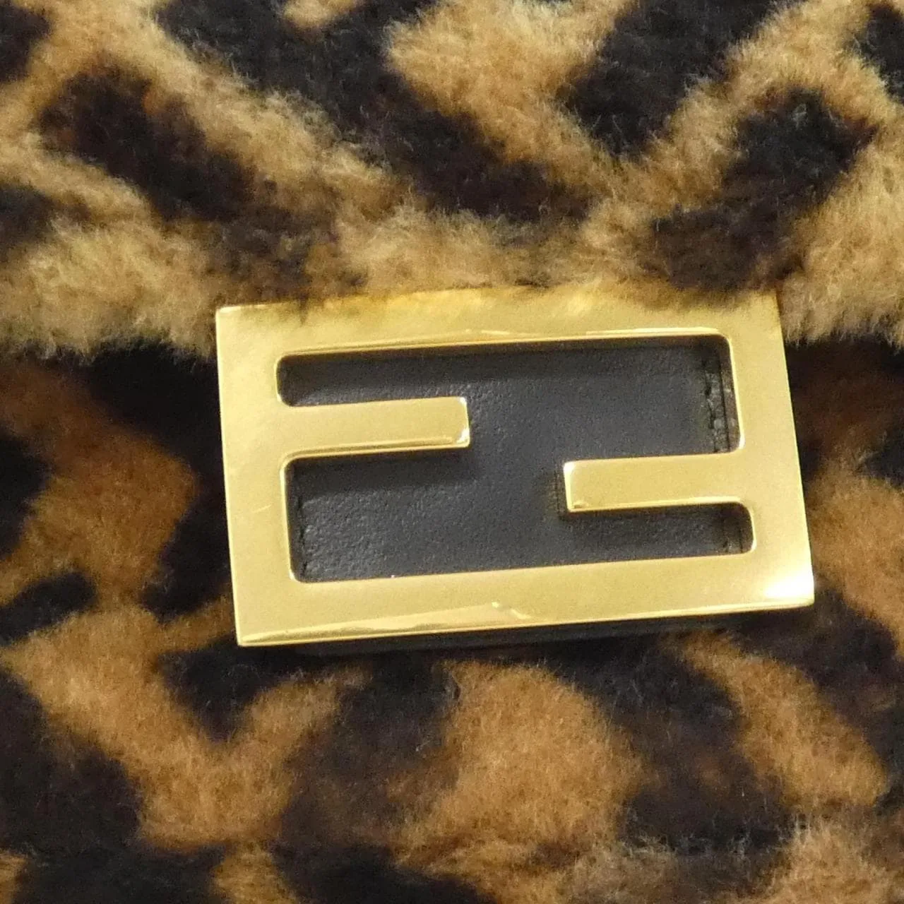 FENDI Baguette 8BS017 A8HP 肩背包 4