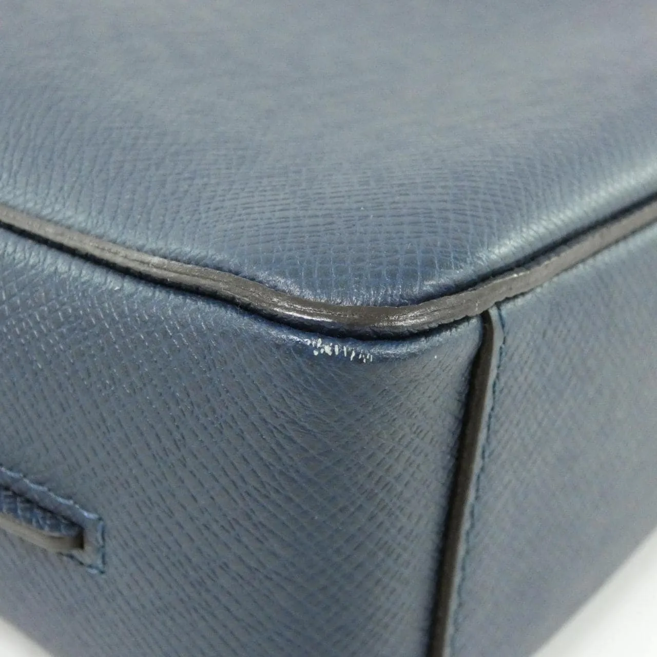 LOUIS VUITTON M32824 肩背包 3