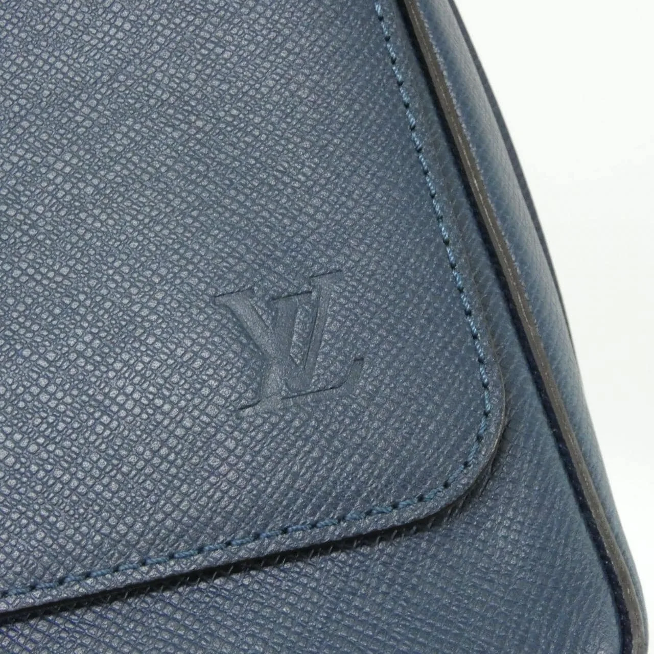 LOUIS VUITTON M32824 肩背包 4