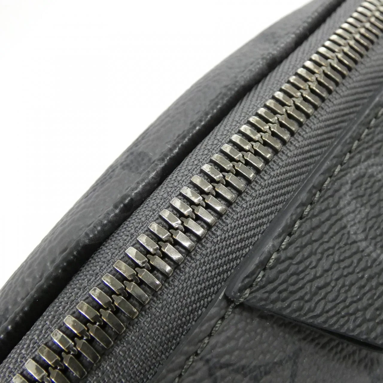 LOUIS VUITTON Eclipse M46436 肩背包 Monogram 5
